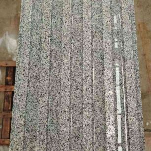 福州 芝麻白花岗岩荔枝面雕刻盲道，盲条