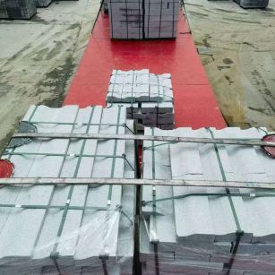 福州 芝麻白仿形加直形路沿石出货日常