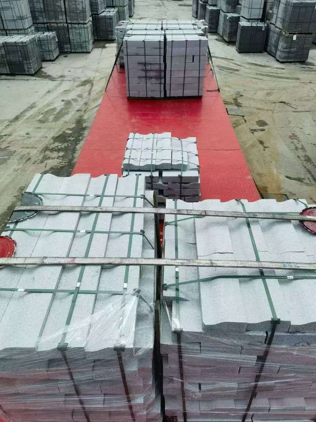 福州 芝麻白仿形加直形路沿石出货日常