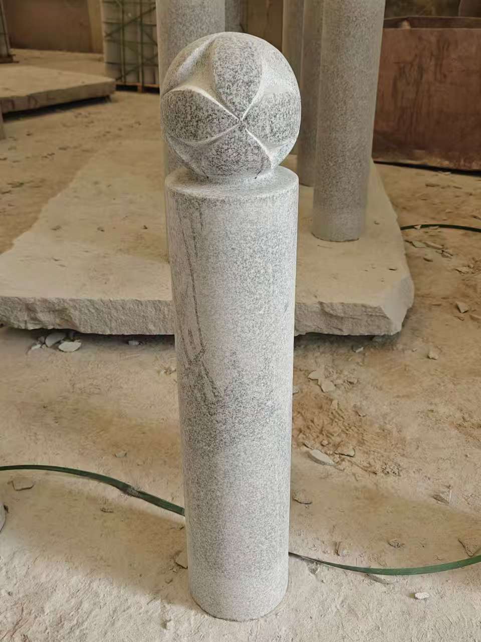 福州 芝麻白花岗岩石材挡车石柱、停车柱、圆柱挡车柱、方柱挡车柱等