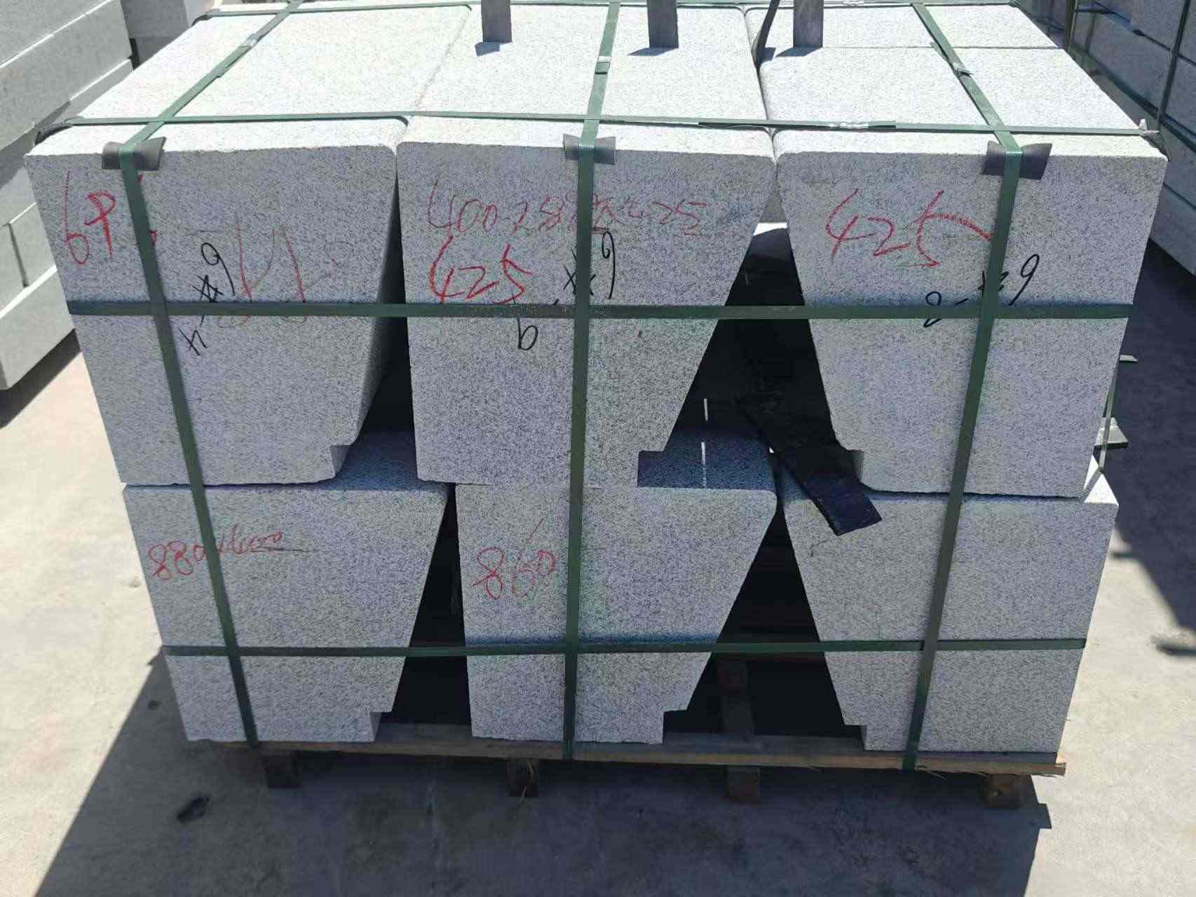 福州 芝麻白异形坐凳，石凳