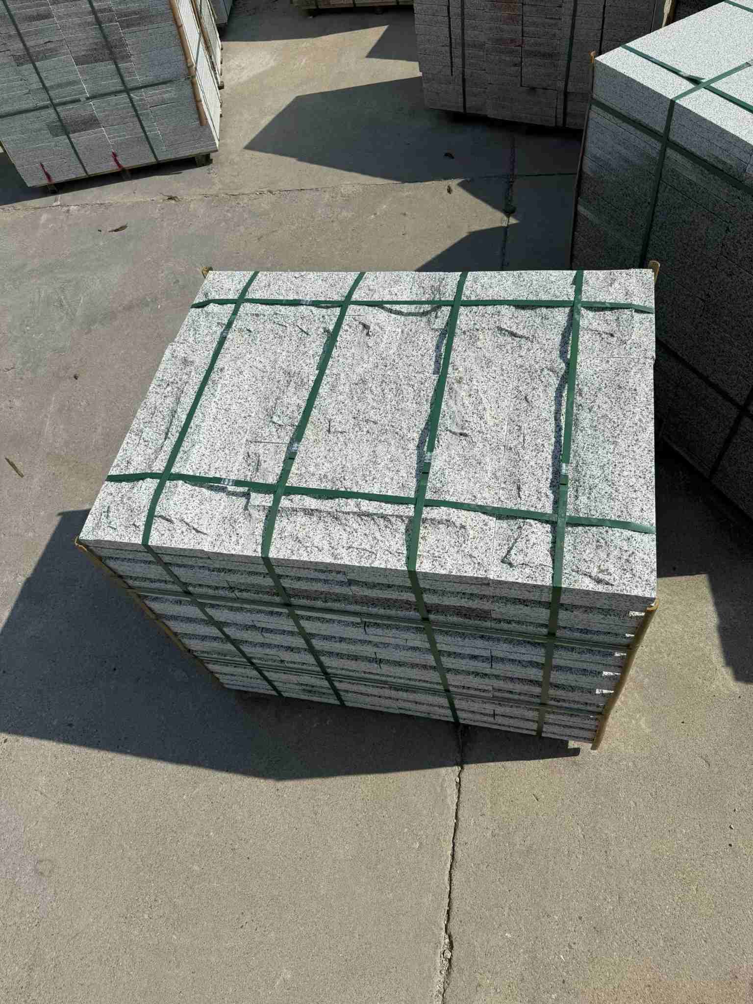 福州 白麻花岗岩石材自然面蘑菇石成品