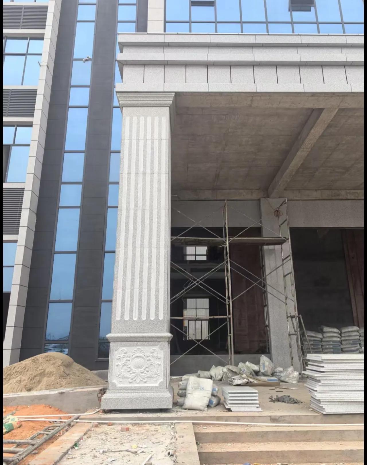 福州 芝麻白光面花岗岩门楼大柱（罗马柱）配雕花底座