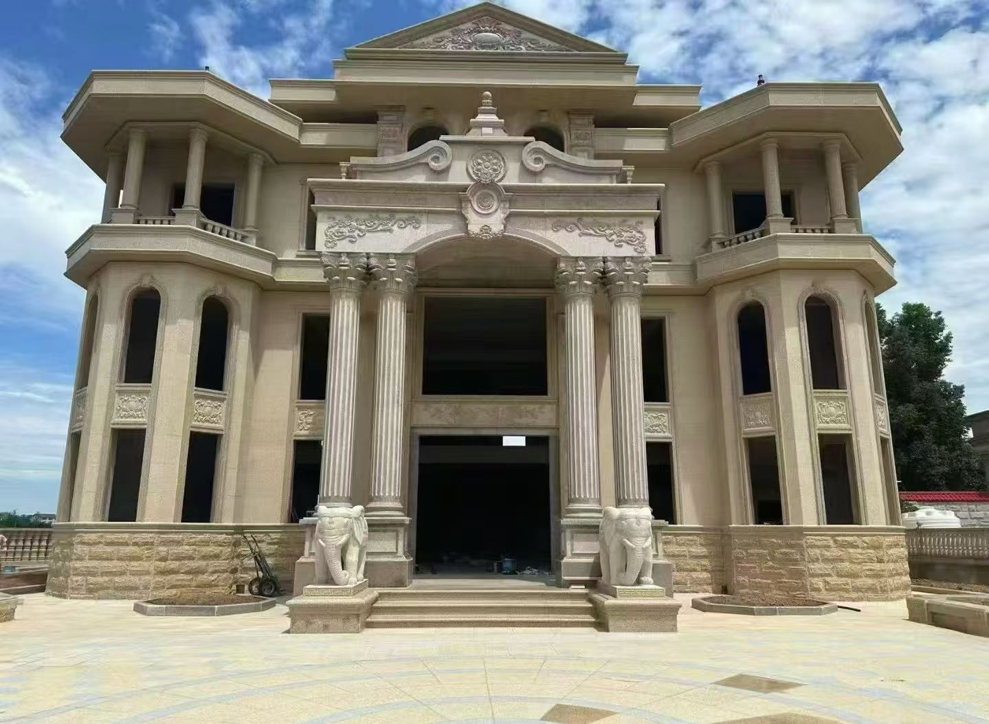 福州 黄金麻别墅外墙干挂，大柱，大象，蘑菇石，雕花板