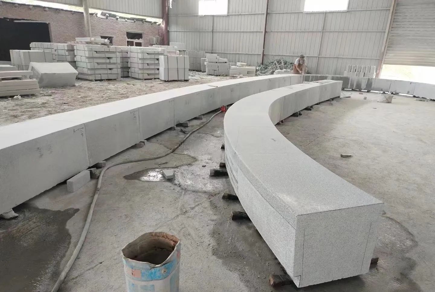 福州芝麻白花岗岩石板材 园林光面弧形坐凳