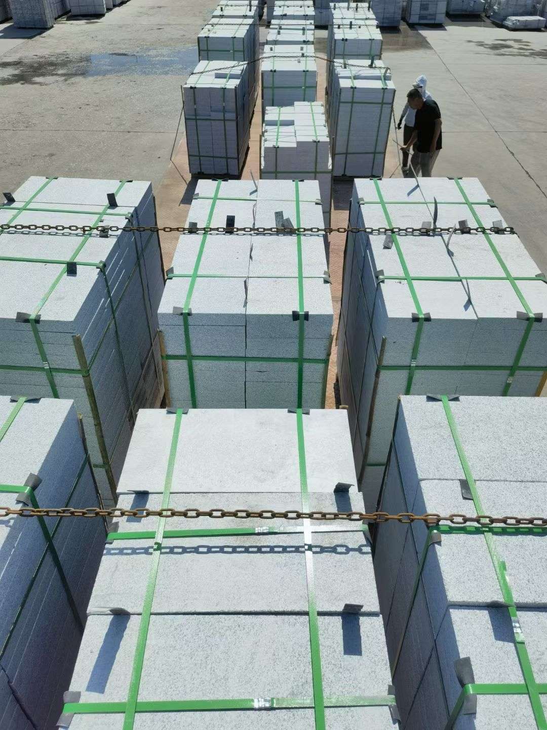 福州 芝麻白花岗岩5公分地铺石 花岗岩厂家工厂装车日常