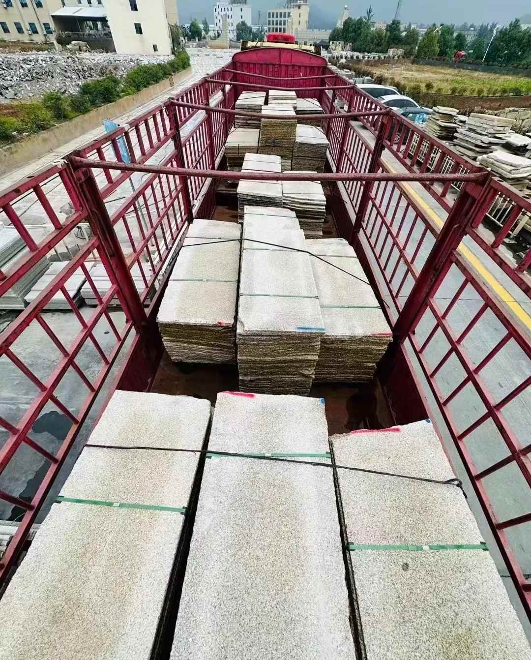 福州 黄金麻花岗岩荔枝面，光面毛板装车完成