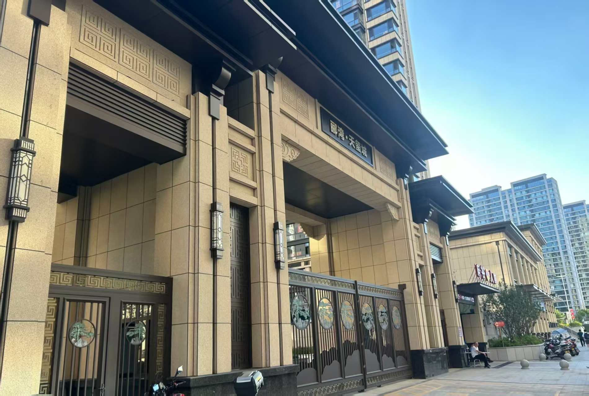 福州 黄金麻花岗岩荔枝面小区门楼外墙干挂