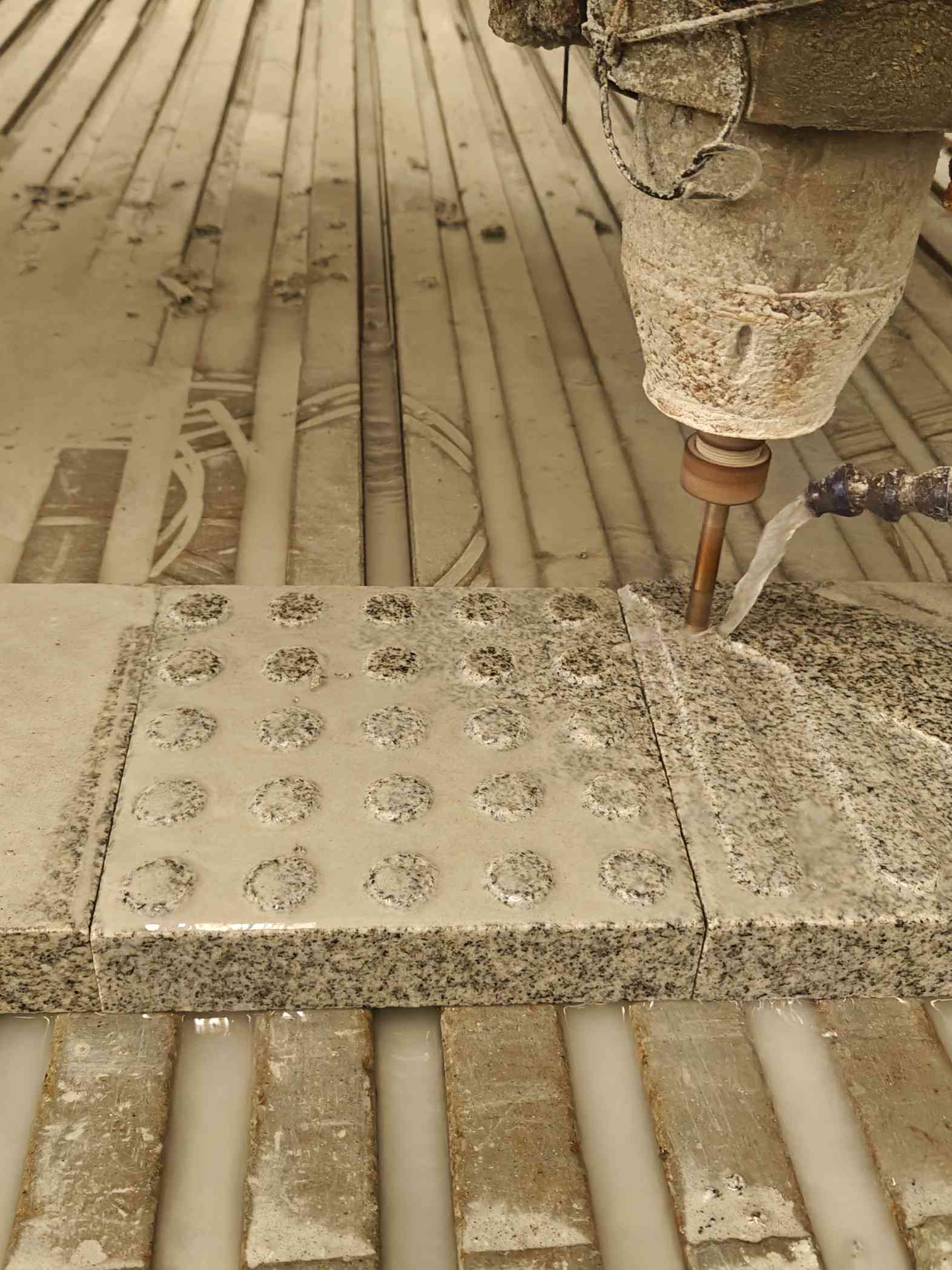 福州 芝麻白花岗岩石材盲人石、盲道石、盲点石